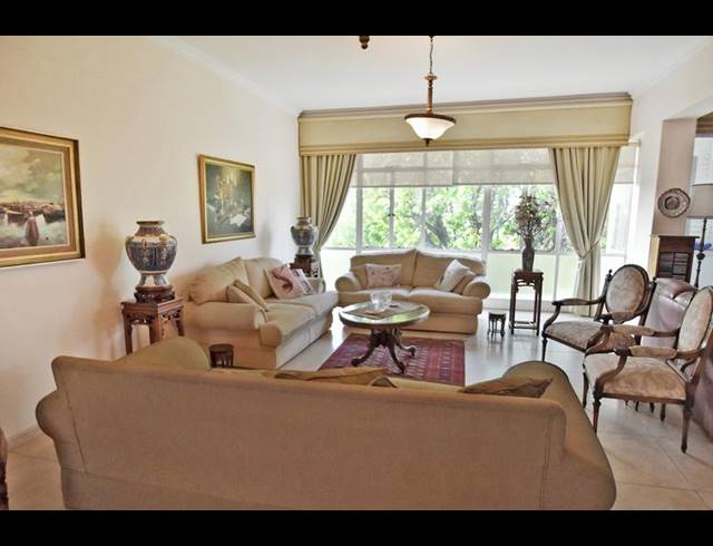 3 BEDROOM APARTMENT FOR SALE IN HYDE PARK